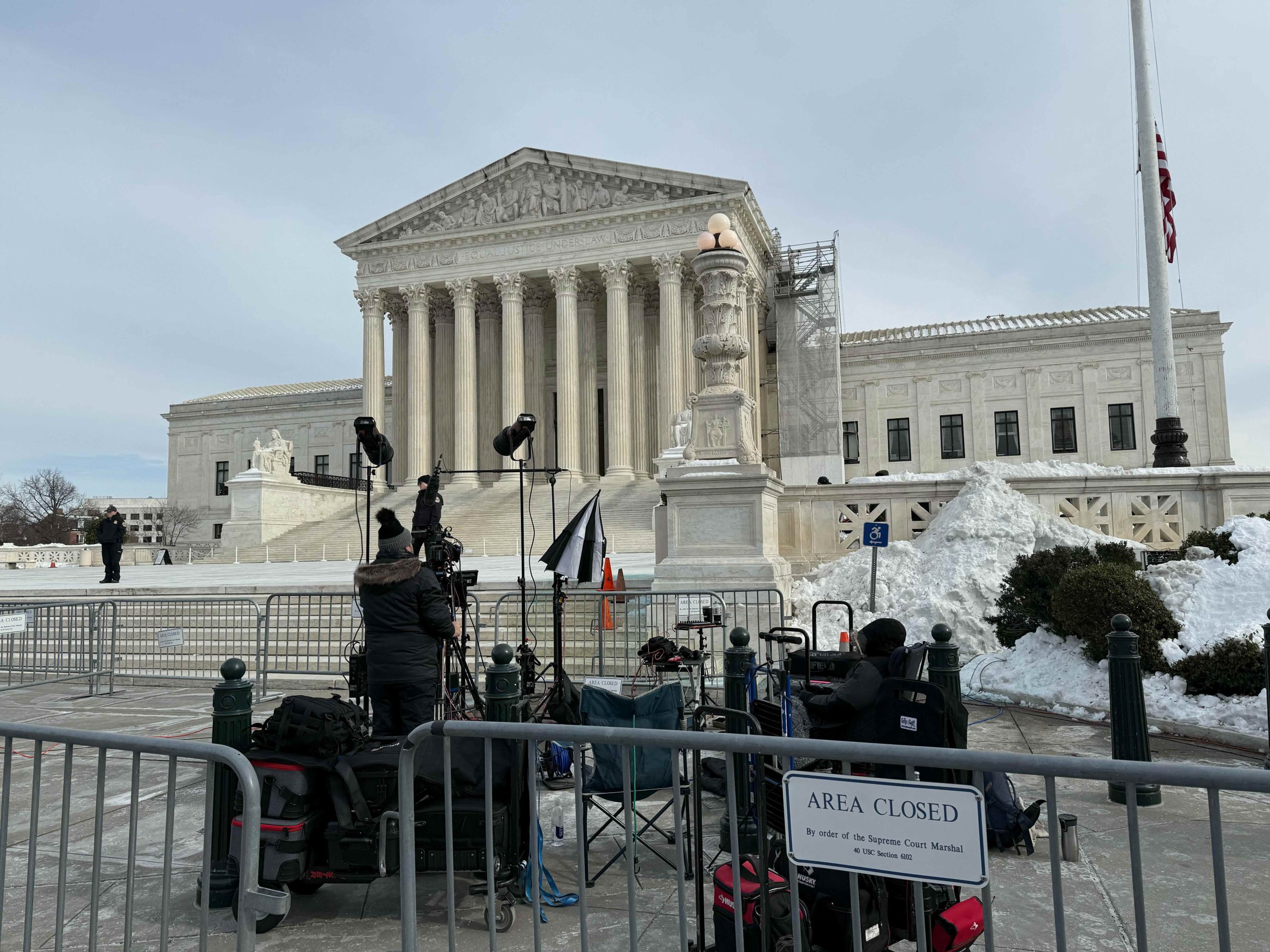 Press cameras in front of the Supreme Court